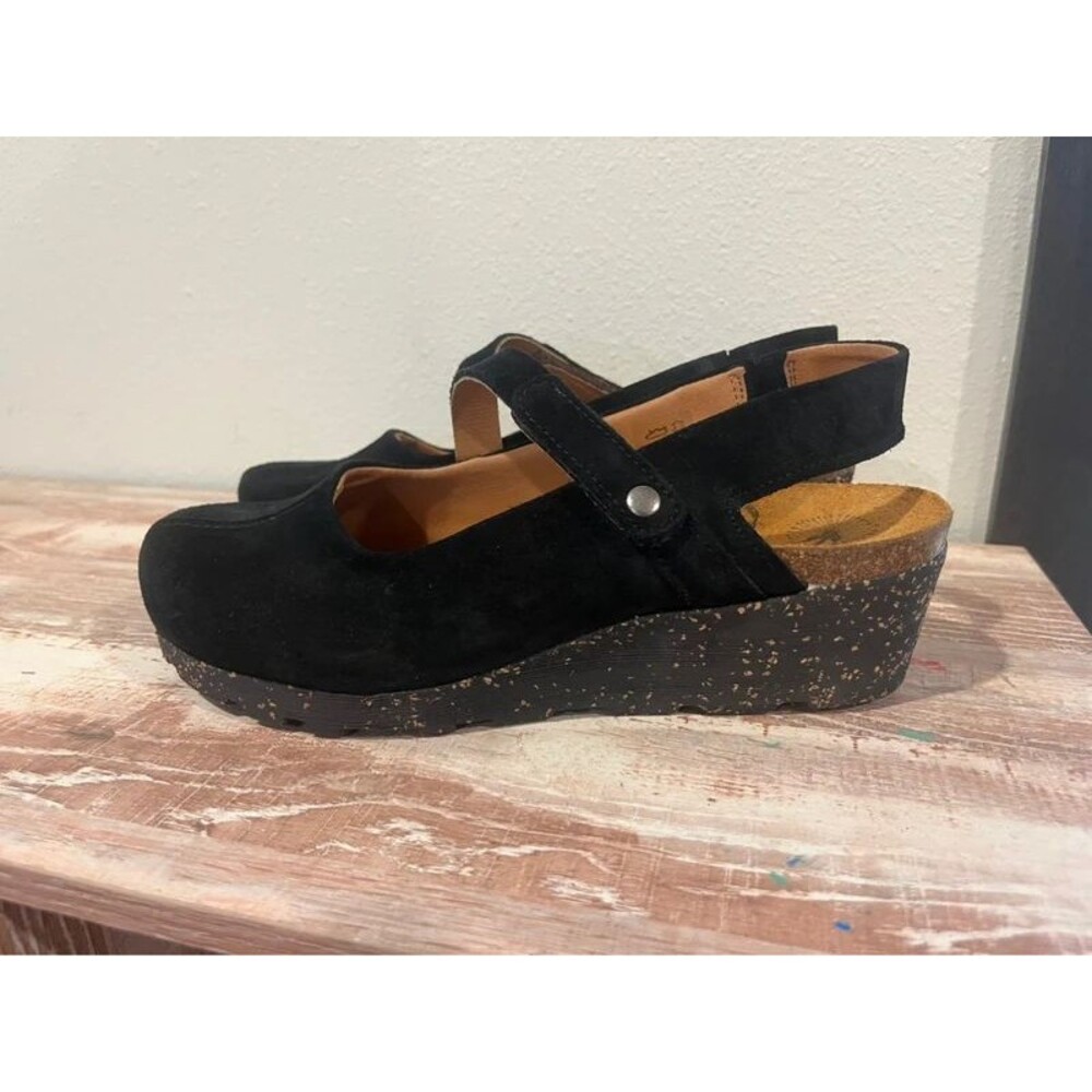 OTBT Women’s Prog Mary Jane Wedge Black 7.5